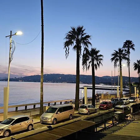 Deux Pieces Cosy, Front De Mer, Terrasse Et 2 Sdb * Antibes