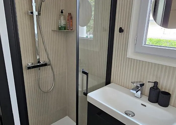 Daire Deux Pieces Cosy, Front De Mer, Terrasse Et 2 Sdb Antibes