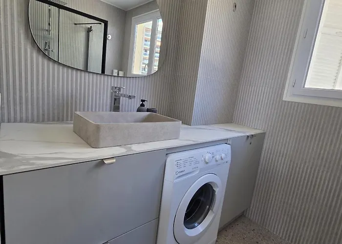 Deux Pieces Cosy, Front De Mer, Terrasse Et 2 Sdb Antibes